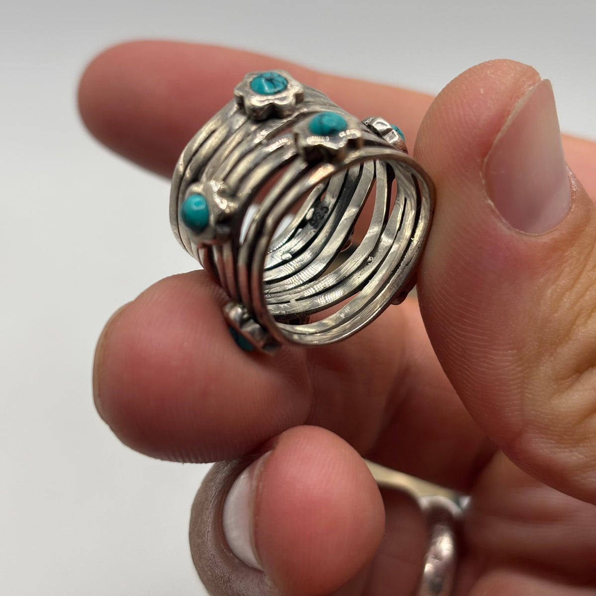 Silver Heavy Turquoise Flower Band Ring (O)