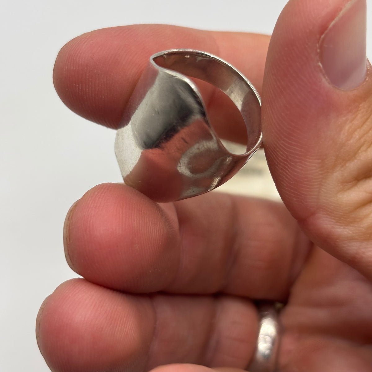 Silver Shield Ring (R)