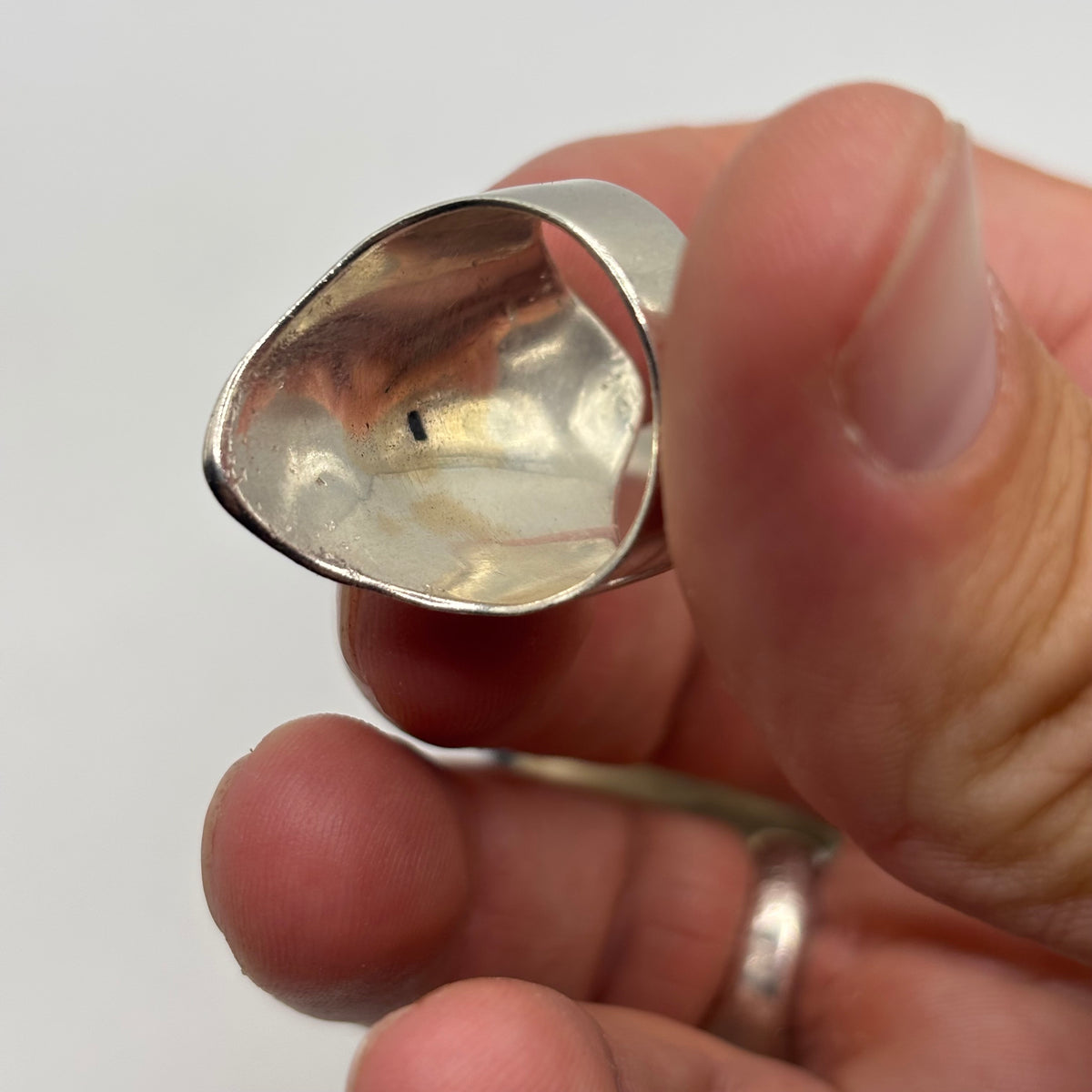 Silver Shield Ring (R)