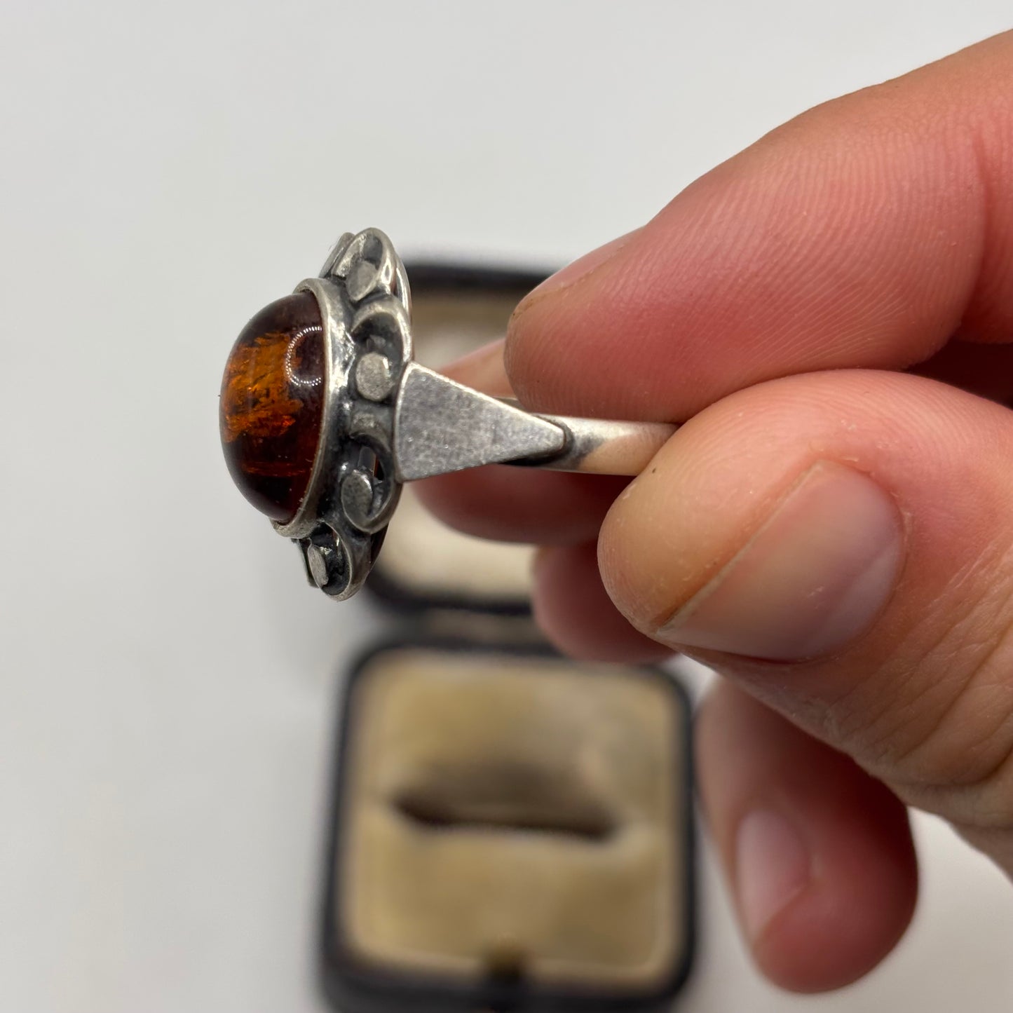 Silver Amber Ring (Q)
