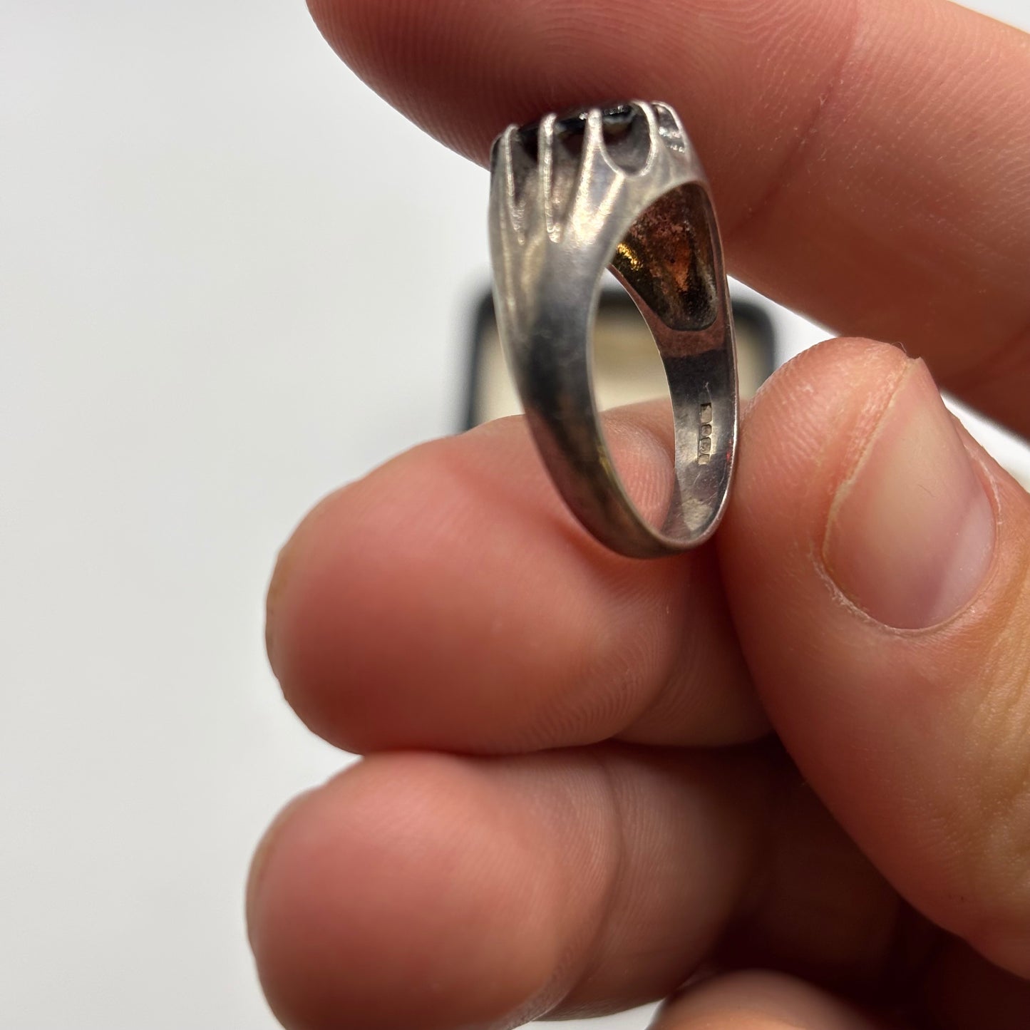 Silver Vintage Garnet Ring (P)