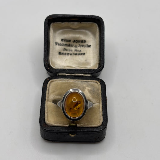 Silver Amber Ring (Q 1/2)