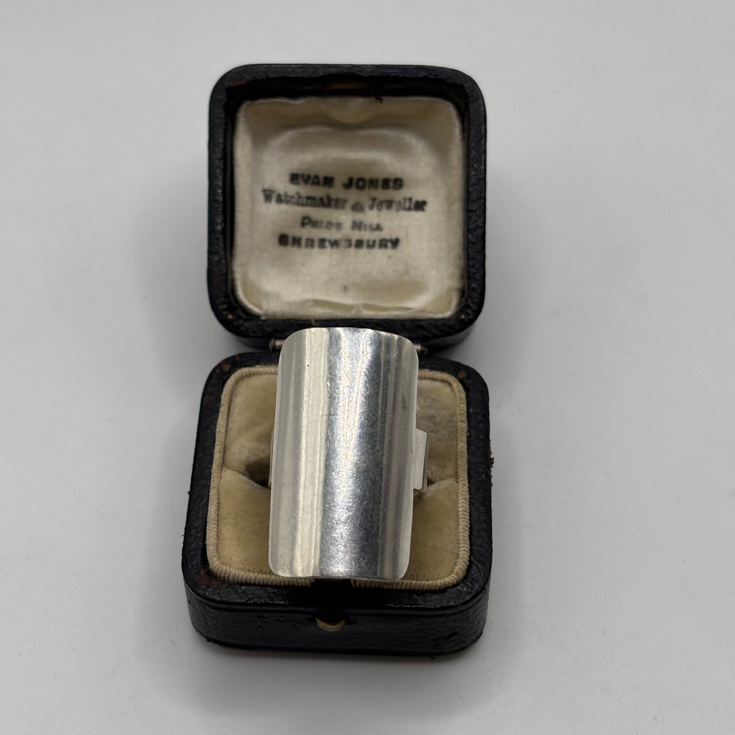 Silver Shield Ring (T)
