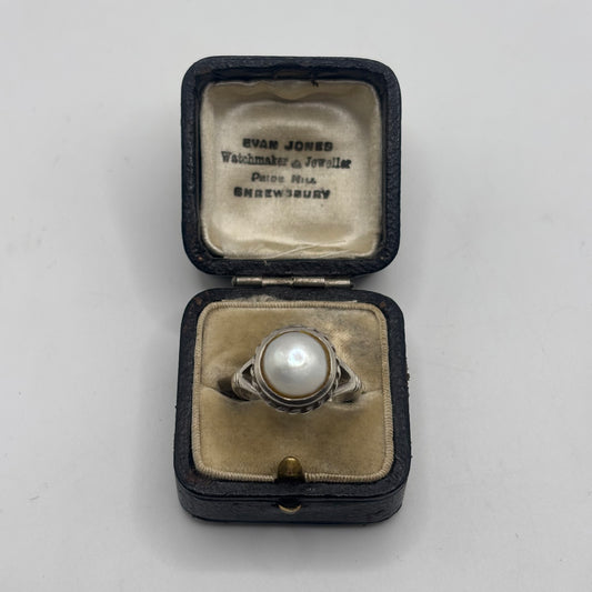 Silver Pearl Ring (Q)