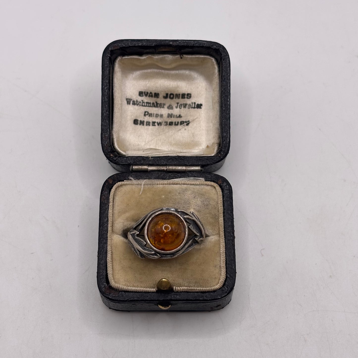 Silver Amber Ring (O)