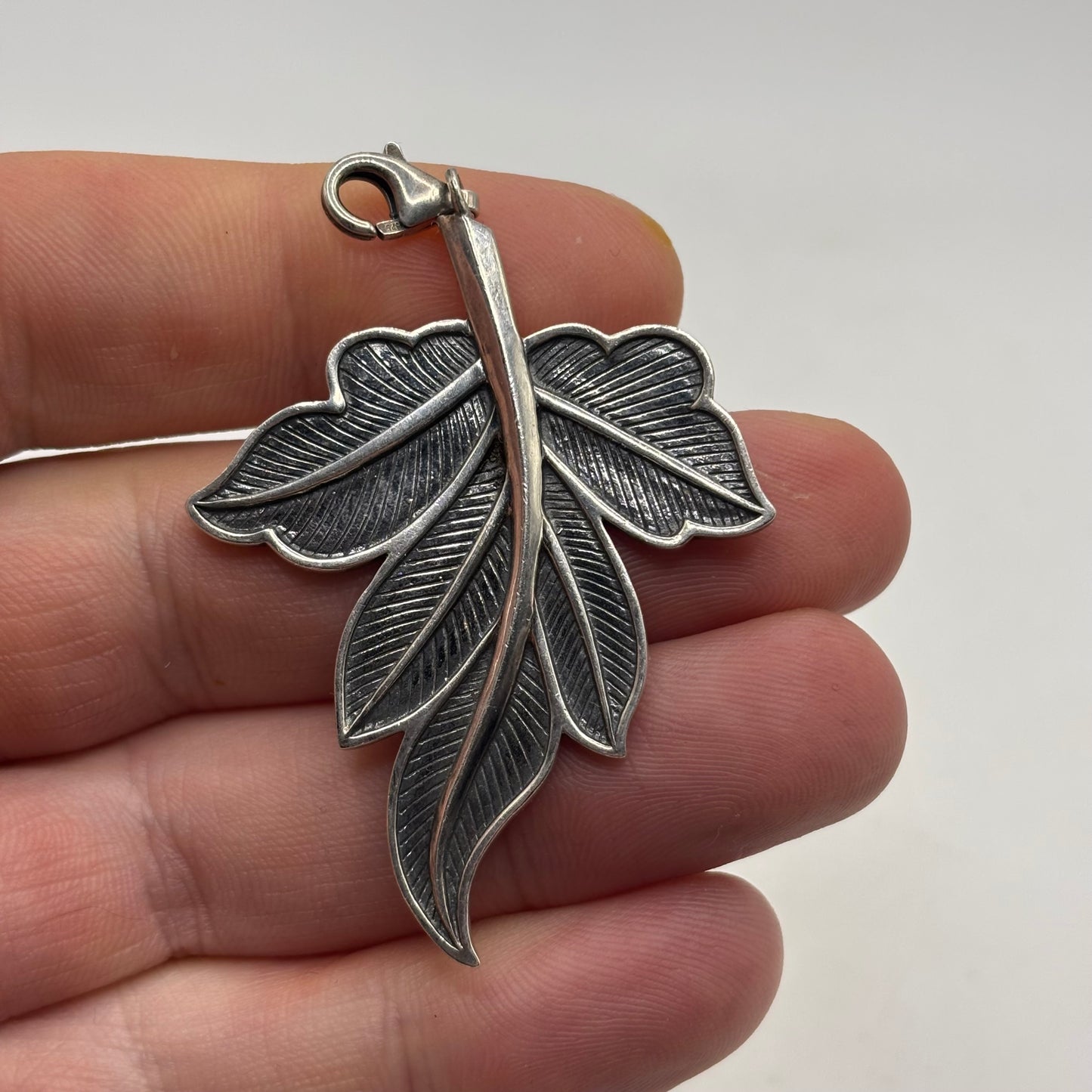 Silver Thomas Sabo Leaf Pendant