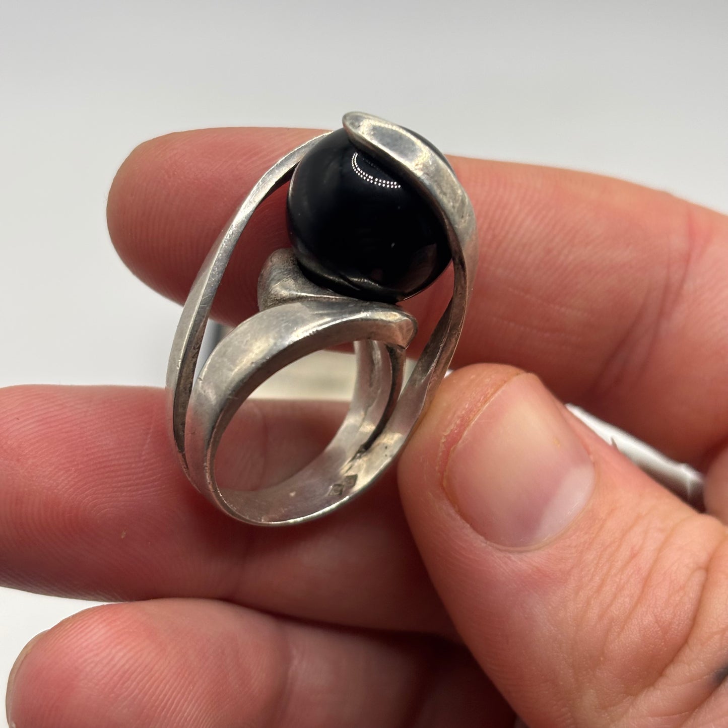 Silver Modernist Onyx Sphere Ring (P)
