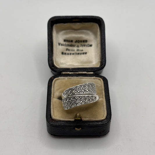 Silver Detailed Band Ring