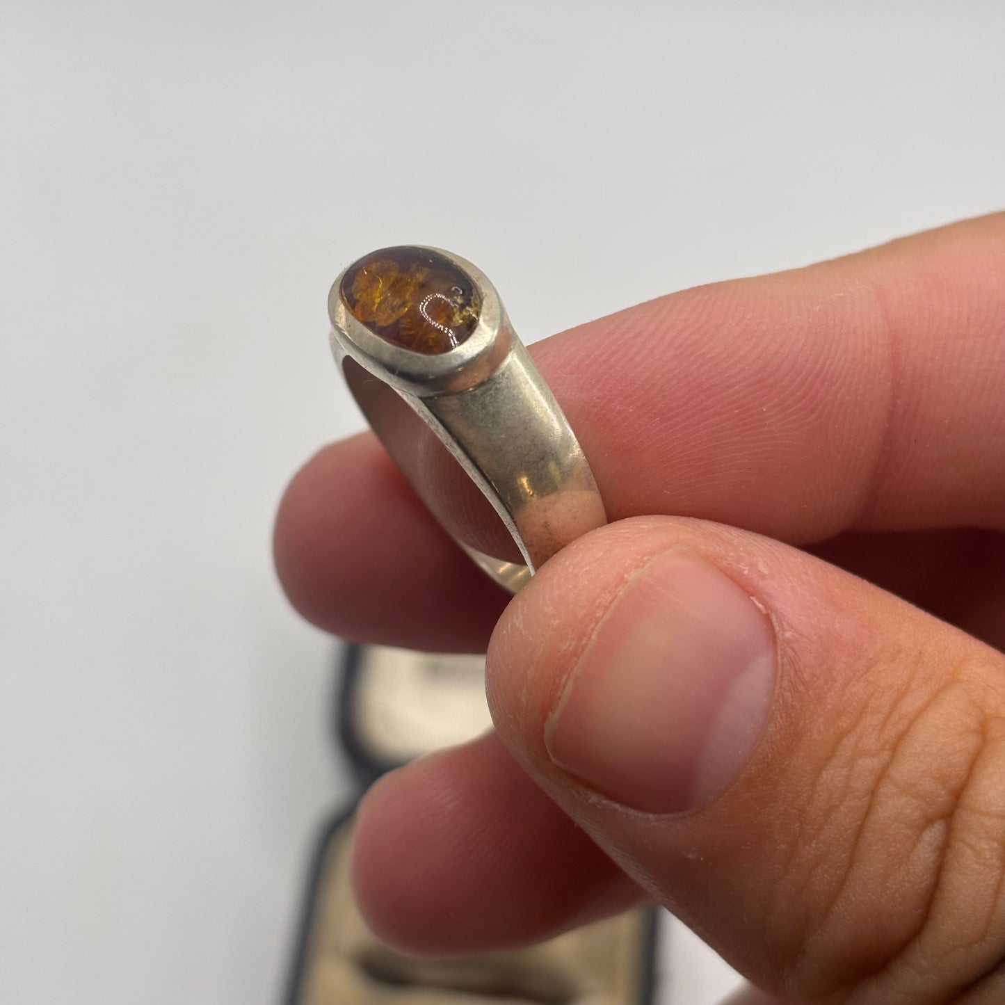 Silver Amber Inlayed Ring (Q)