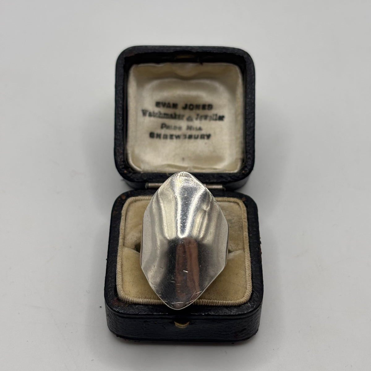 Silver Shield Ring (R)