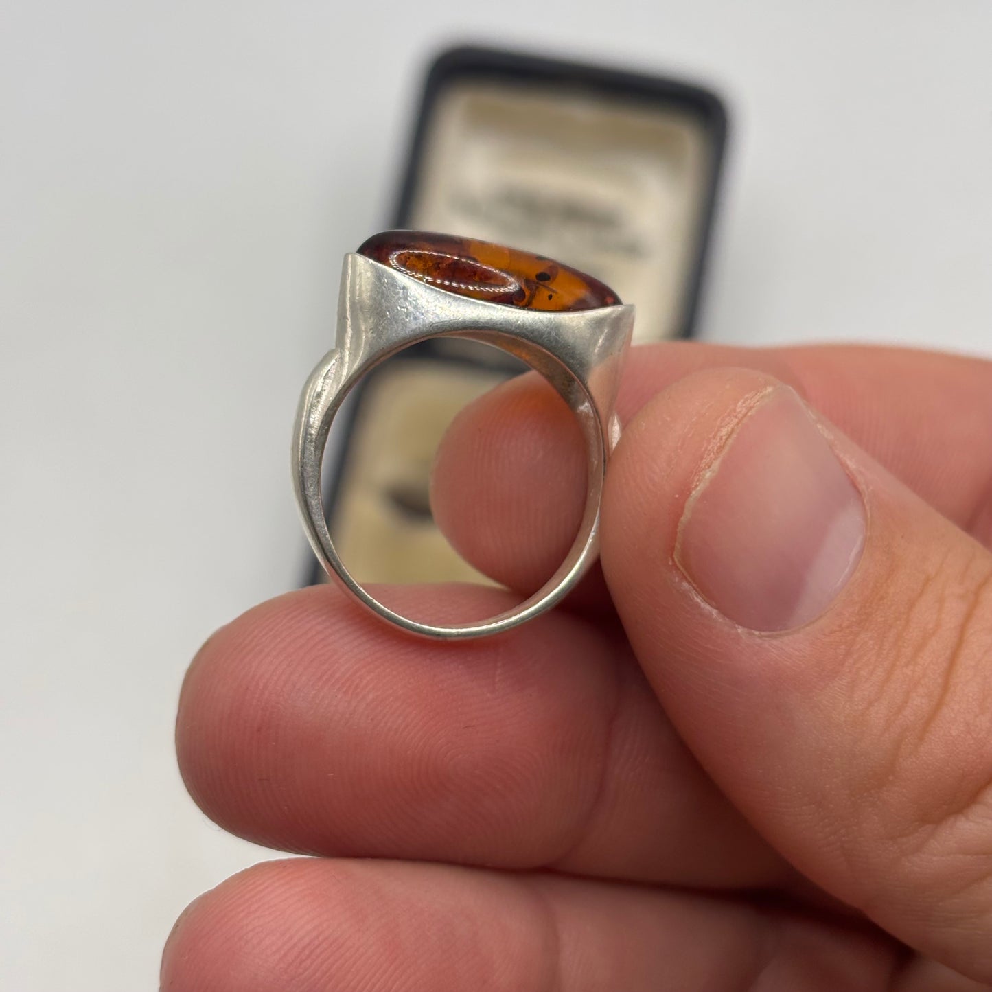 Silver Amber Ring (O)