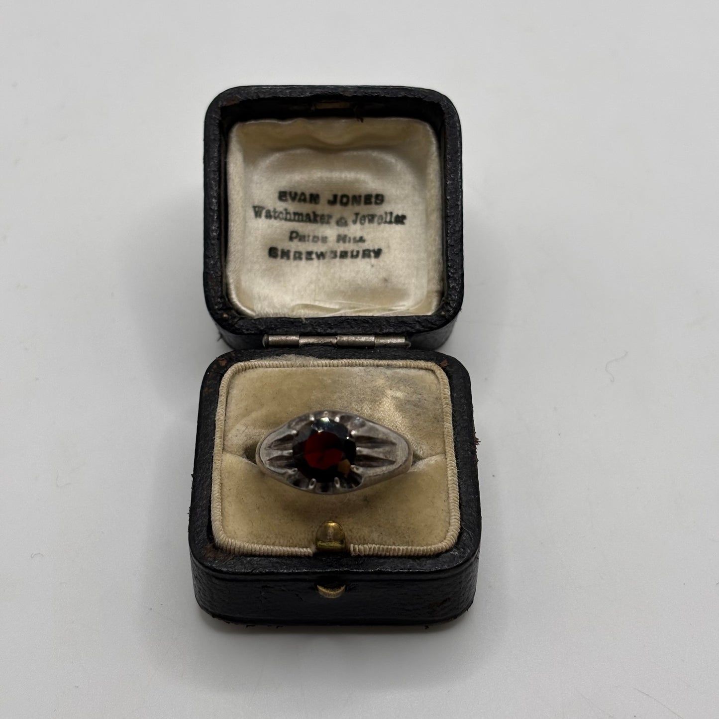 Silver Vintage Garnet Ring (P)