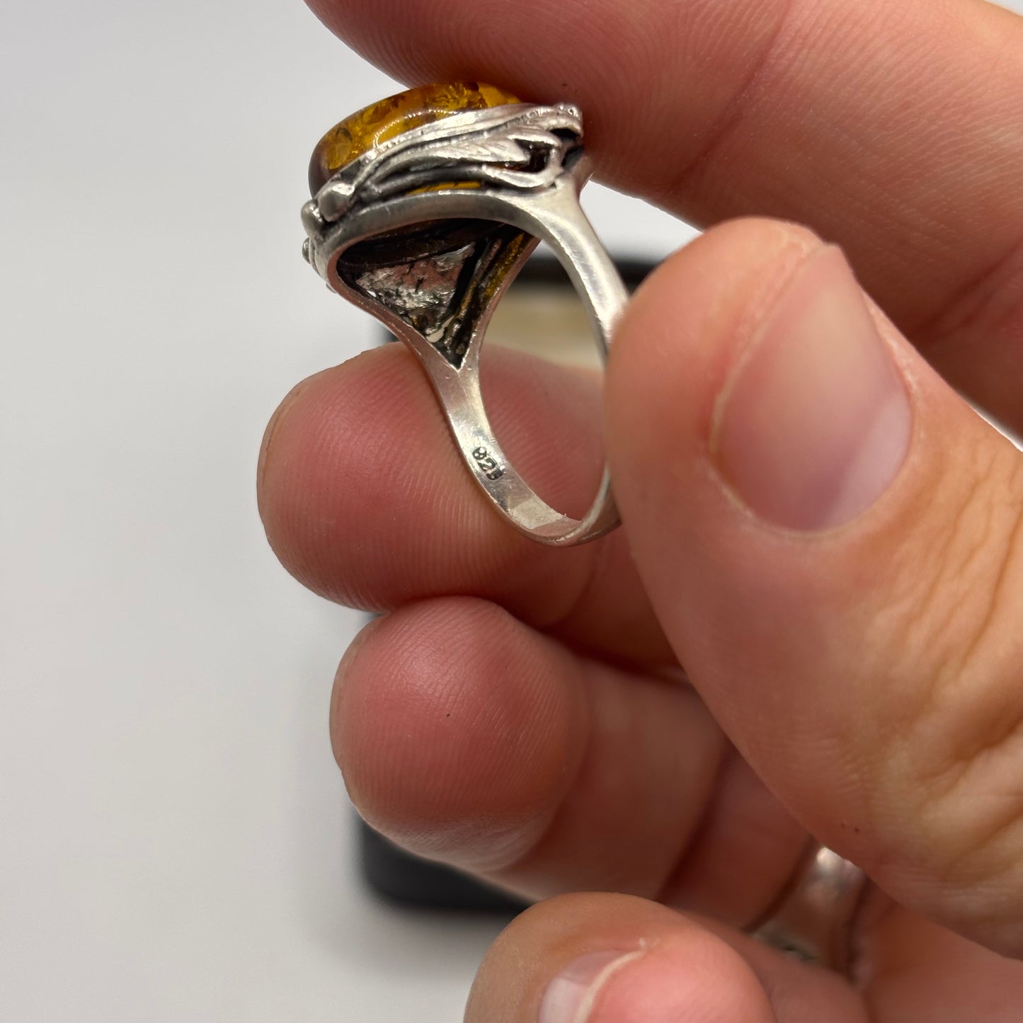 Silver Amber Ring (Q)