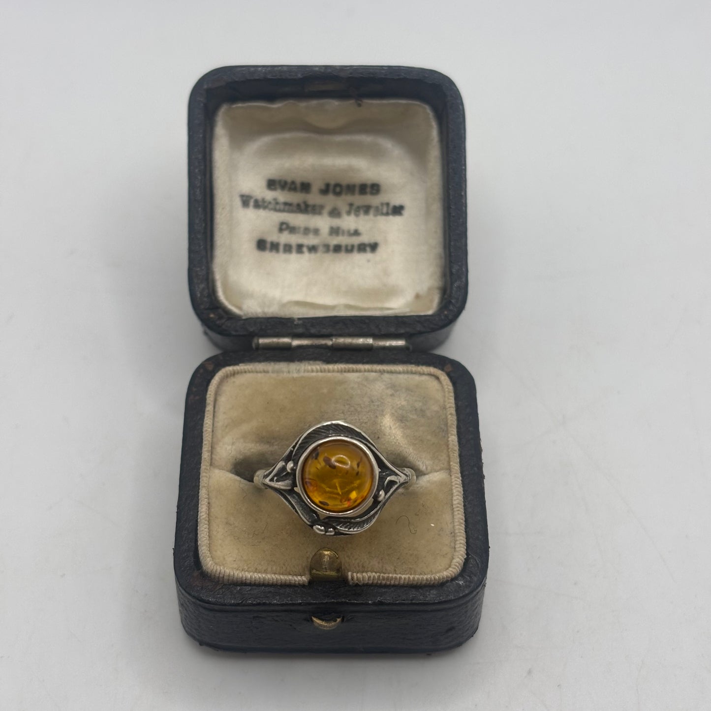 Silver Amber Ring (O)
